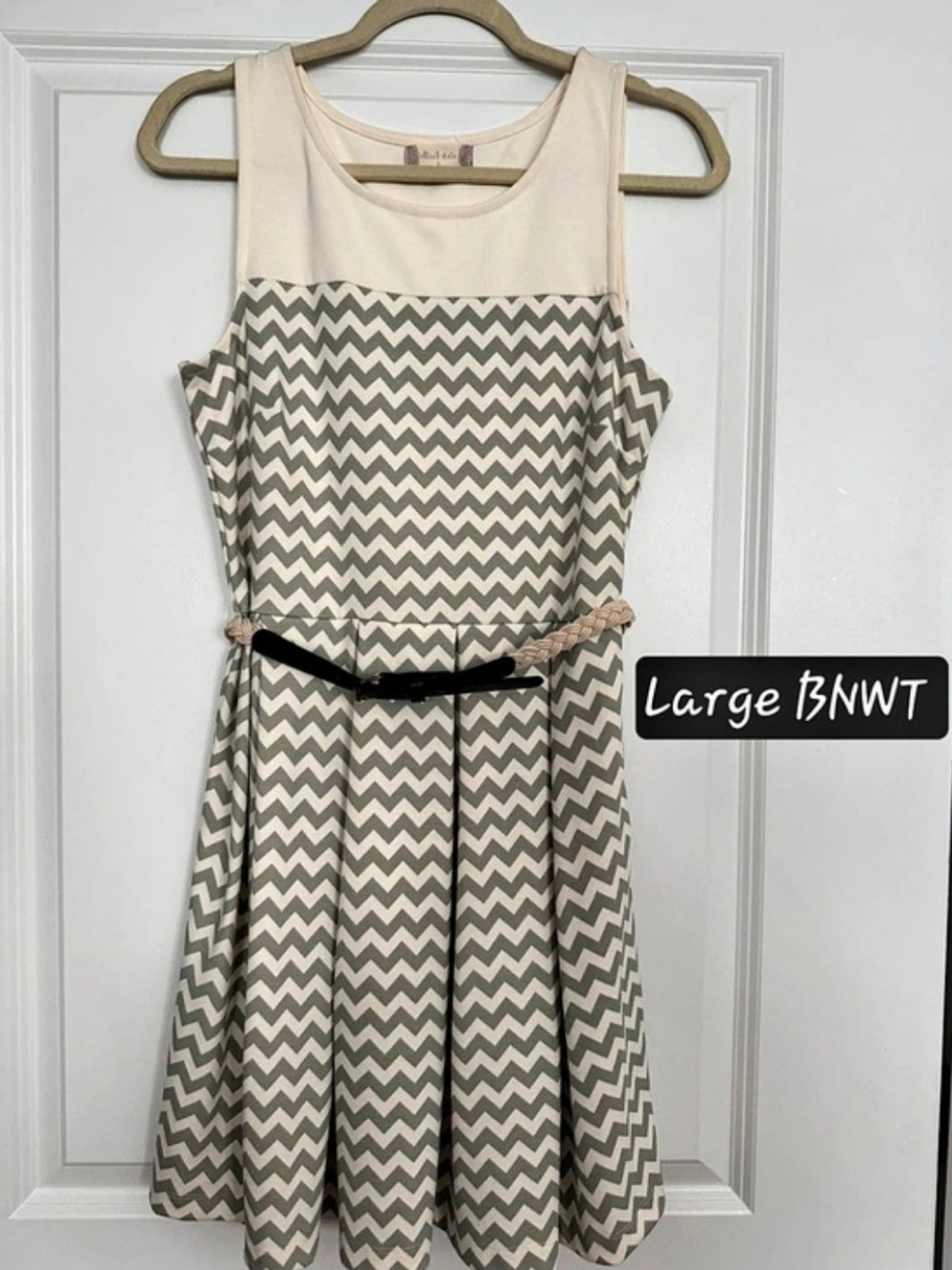 Altar'd State Chevron Dress Size L NWT Gray Cream 2 Belts